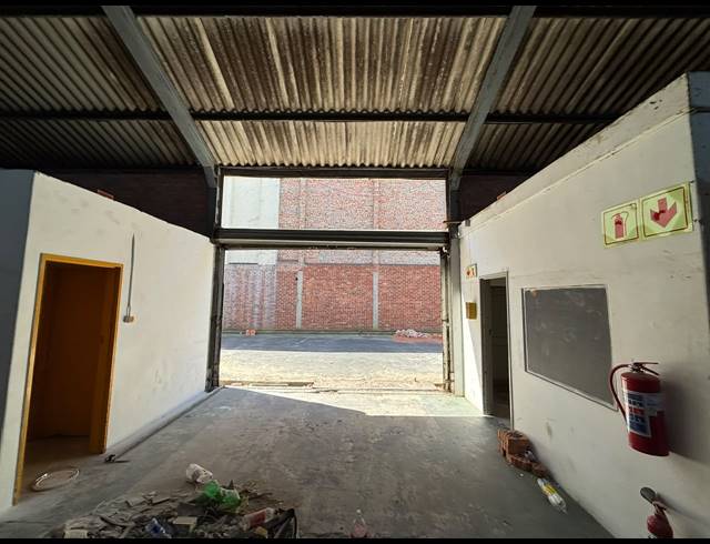 210M² WAREHOUSE TO LET IN EPPING INDUSTRIAL